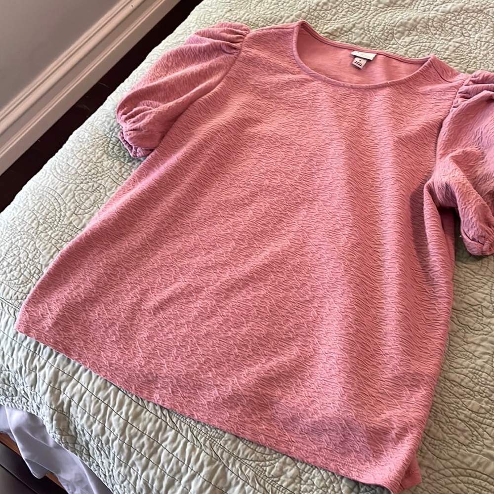 Spring inspiring, lavender puff sleeved top. Barely worn.